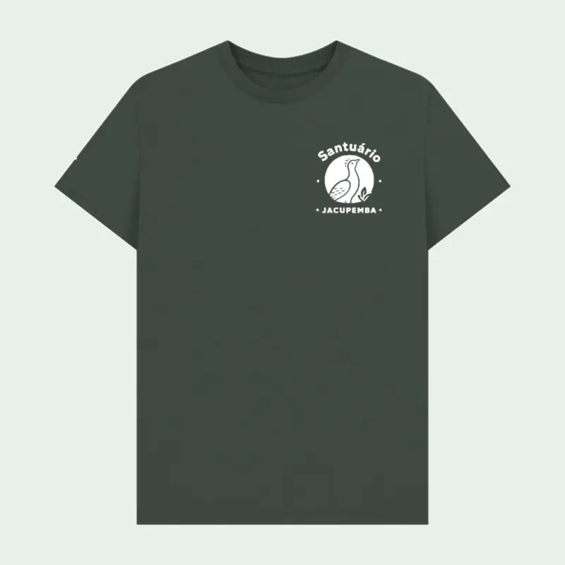 Camiseta masculina verde-escura de algodão orgânico com o símbolo do pássaro do Santuário Jacupemba